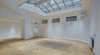 Art Gallery in Paris 1 - Image 1