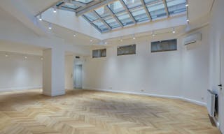 Art Gallery in Paris 1 - Image 1