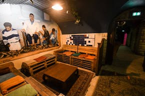 Bar atypique d�cor� par des artistes en plein quartier Montorgueil - Image 7