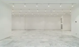 Show Room - Image 6