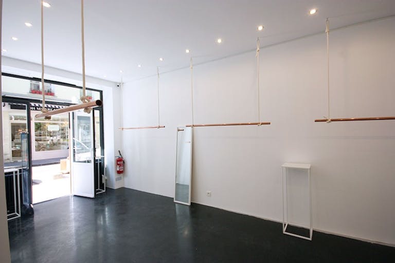 Debelleyme Boutique Ephémère with high exposure - Image 1