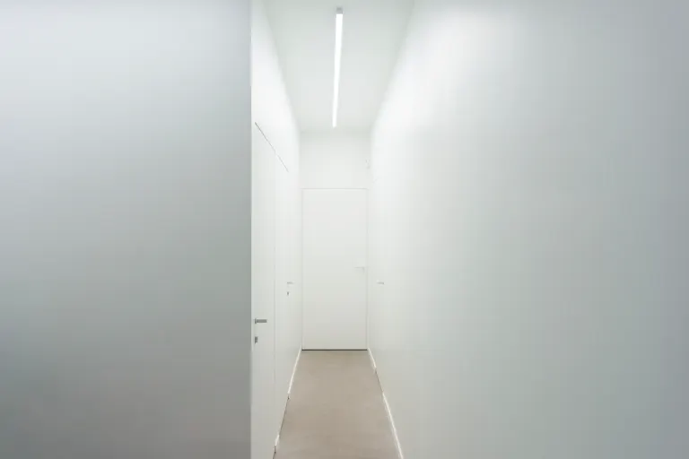 Courtyard gallery near Place des Vosges - Image 3