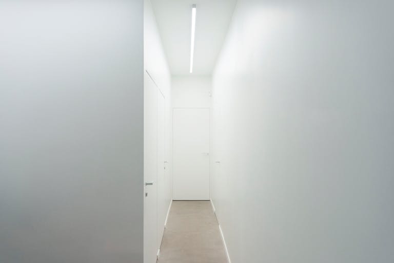 Courtyard gallery near Place des Vosges - Image 3