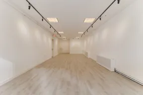 Beautiful White Box in Tribeca - Image 7