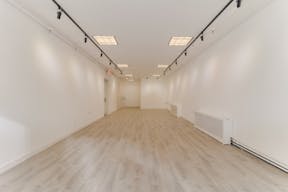 Beautiful White Box in Tribeca - Image 7