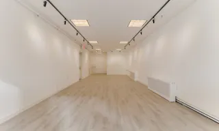 Beautiful White Box in Tribeca - Image 7