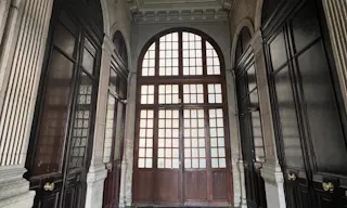 Large Office Apartment In the heart of Paris - Image 7