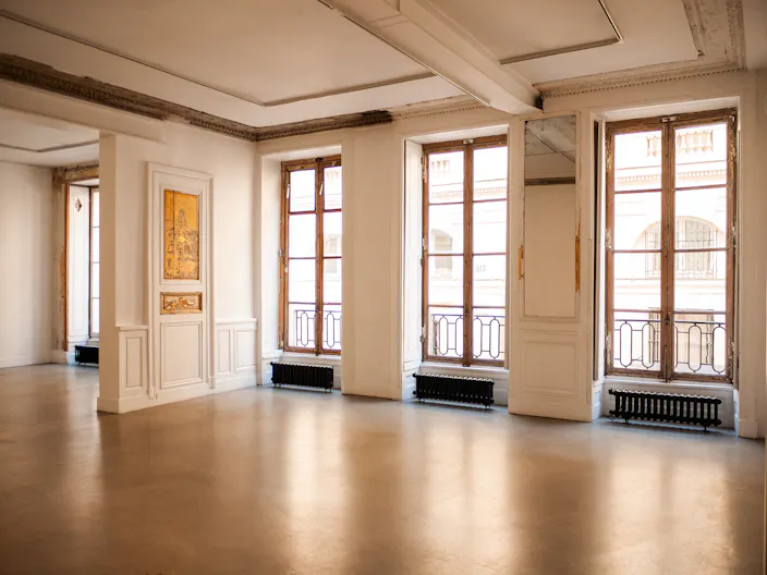 Stunning showroom near the Louvre - Image 3