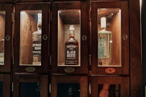 BEAUTIFUL SPEAKEASY BAR AND LOUNGE WITH FIREPLACE - Image 8