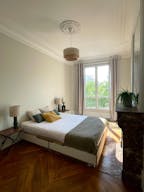 Bel appartement Haussmanien, alliant modernit� et cachet de l'ancien - Image 8