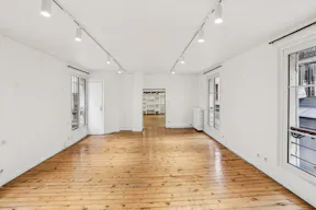 Contemporary Showroom in Le Marais - Image 10