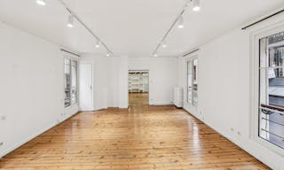 Contemporary Showroom in Le Marais - Image 10