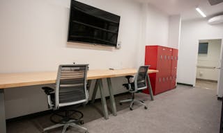 Elegant SoHo Storefront with All Glass Front - Image 5