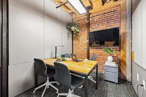 Opal Meeting Room ? seats 4 - Image 0