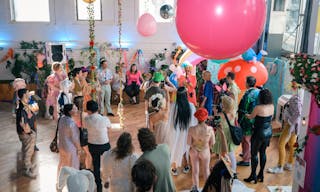 Sunny Plant Filled Dumbo Restored Warehouse // Perfect for Photo shoots/Dinner Parties/Events - Image 9