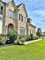 DMV?s Spacious Wooded Estate S - Image 5