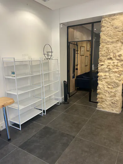 Un espace pop-up parfait dans une jolie rue commerçante  - Image 2