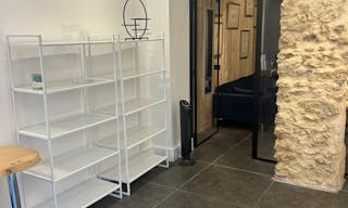 Un espace pop-up parfait dans une jolie rue commerçante - Image 2