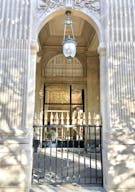 Boutique pop-up store - Jardin du Palais Royal Paris centre Louvre - Image 4