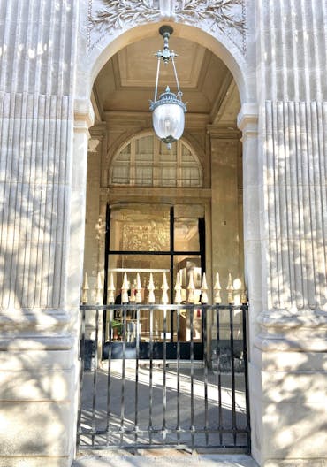 Boutique pop-up store - Jardin du Palais Royal Paris centre Louvre - Image 4