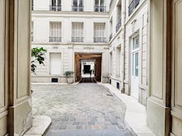 Loft Space in the 1st Arrondissement - Image 7