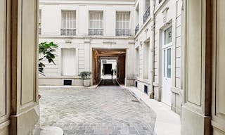 Loft Space in the 1st Arrondissement - Image 7