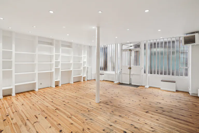 Un Showroom professionnel très lumineux au Carreau du Temple - Image 2