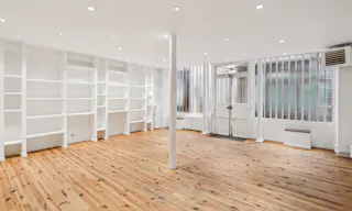 Un Showroom professionnel très lumineux au Carreau du Temple - Image 2