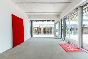 Art Galerie à proximité du Champs de Mars et de la Tour Eiffel -idéale pour des expositions d'arts modernes ou anciens, sculptures, antiquaires ou autre showroom - Image 1