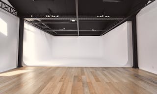 Studio photo, showroom - Image 6