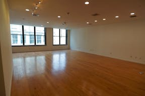 Entire Floor in SOHO with 2 extra rooms! - Image 49