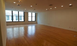 Entire Floor in SOHO with 2 extra rooms! - Image 49