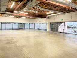 Beautiful Open Store in West Hollywood - Image 16