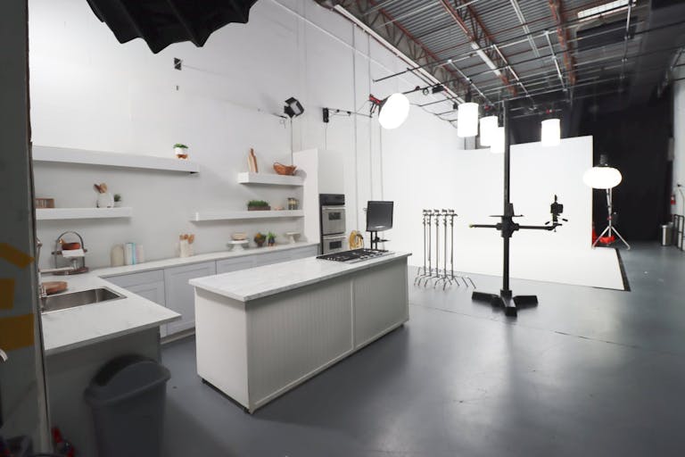 Miami Photo/Video Studio with Cyc Wall and Kitchen - Image 1
