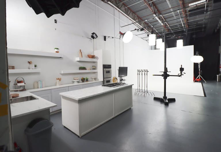 Miami Photo/Video Studio with Cyc Wall and Kitchen - Image 1