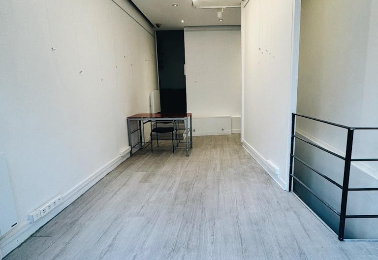 Boutique Éphémère à quelques pas de la Tour Eiffel - Avenue Rapp. - Image 2