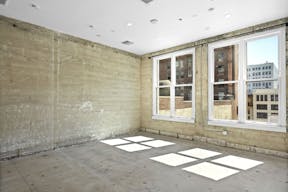 NATURAL LIGHT LOFT | DTLA SKYLINE VIEW | PRIVATE HAIR, MAKEUP AND VANITY SPACE - Image 5