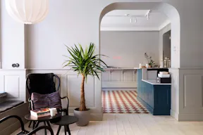 Living Room - Image 5