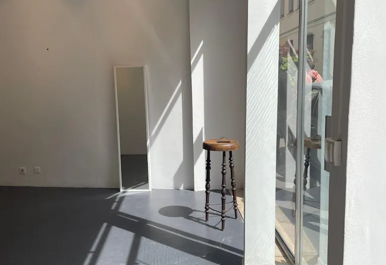 Boutique pop-up lumineuse avec une vitrine exceptionnelle au cœur du Marais - Image 1