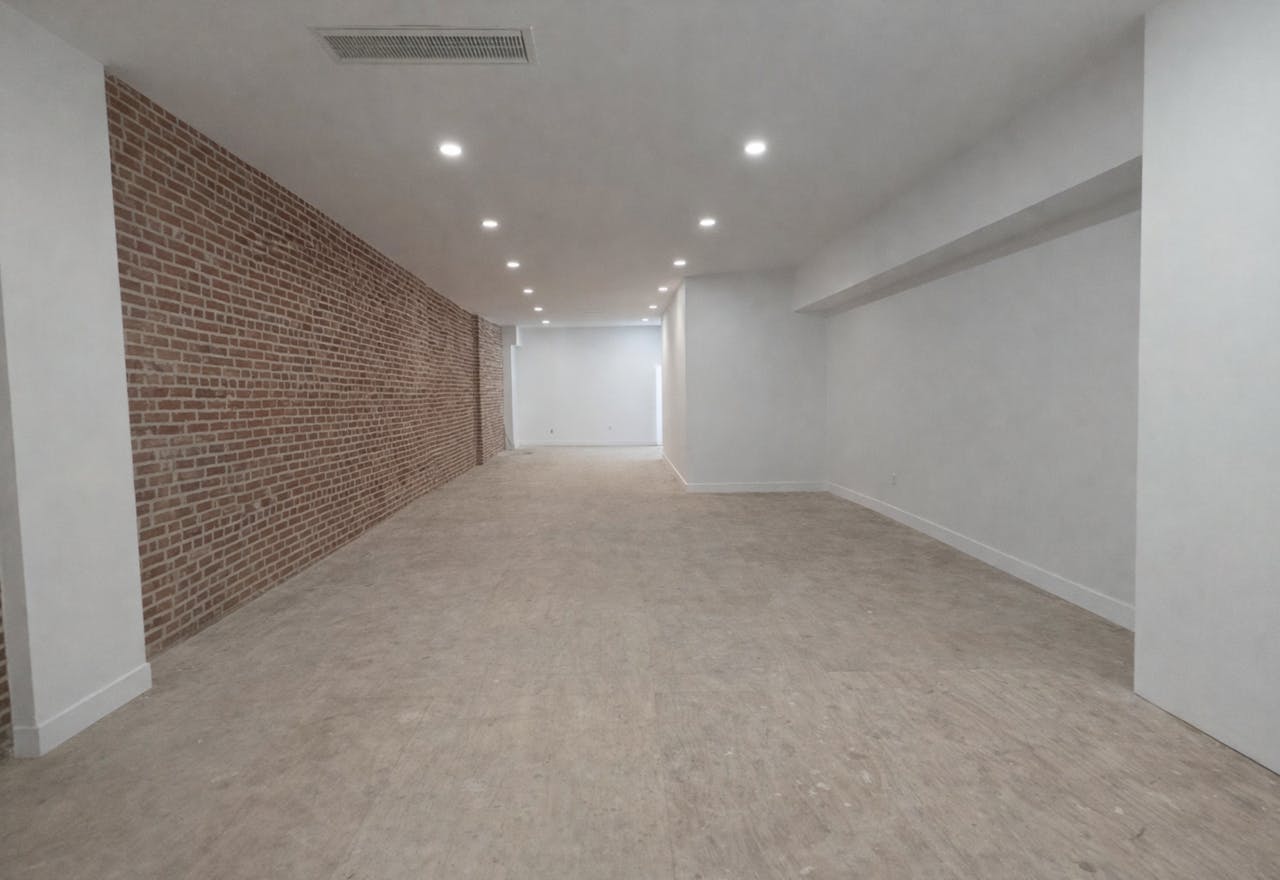 Bright Street-Level Studio with 14ft Ceilings and Full Glass Front — Photo, Video, Content | Downtown Manhattan - Image 1