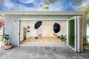 Creative Studio Space with Large Backyard for Photo/Video/Events - Image 1