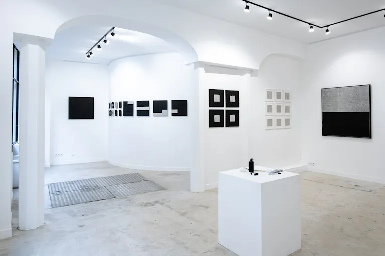 Galerie d'art / showroom / concept store / devanture Monument Historique - Image 3
