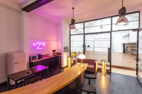 modern and welcoming showroom in the heart of Paris - Image 5