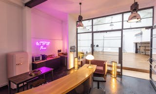 modern and welcoming showroom in the heart of Paris - Image 5