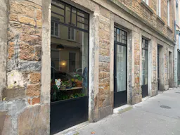 Atelier d'art esprit canut avec vitrine sur rue au coeur de la Croix-Rousse - Image 8
