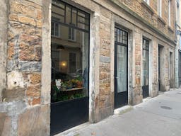 Atelier d'art esprit canut avec vitrine sur rue au coeur de la Croix-Rousse - Image 8