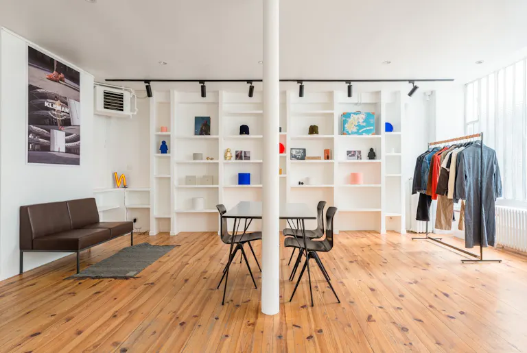 Charming Workshop / Showroom for Rent - Paris Le Marais - Image 4