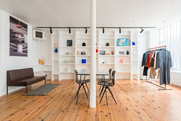 Charming Workshop / Showroom for Rent - Paris Le Marais - Image 4