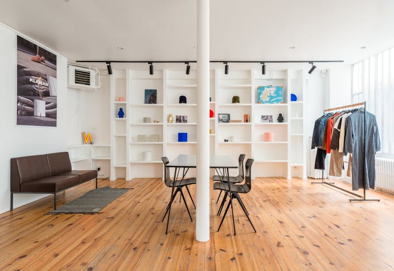 Charming Workshop / Showroom for Rent - Paris Le Marais - Image 4