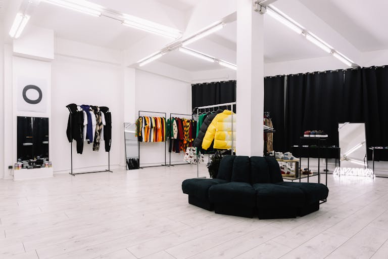 Un showroom 100% modulable dans le haut-Marais avec des volumes industriels. - Image 4